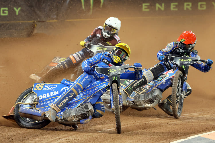 Bartosz Zmarzlik (vorne) ist der Speedway-Dominator der vergangenen Jahre