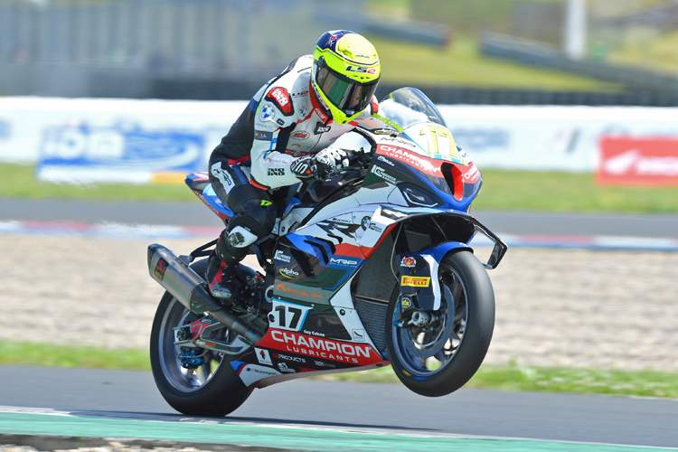 Ilya Mikhalchik holt 25 Punkte und die IDM-Führung