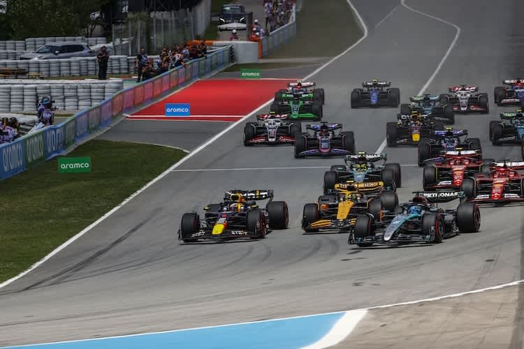 Kurz nach dem Start: Verstappen gegen Norris, Russell sagt Dankeschön