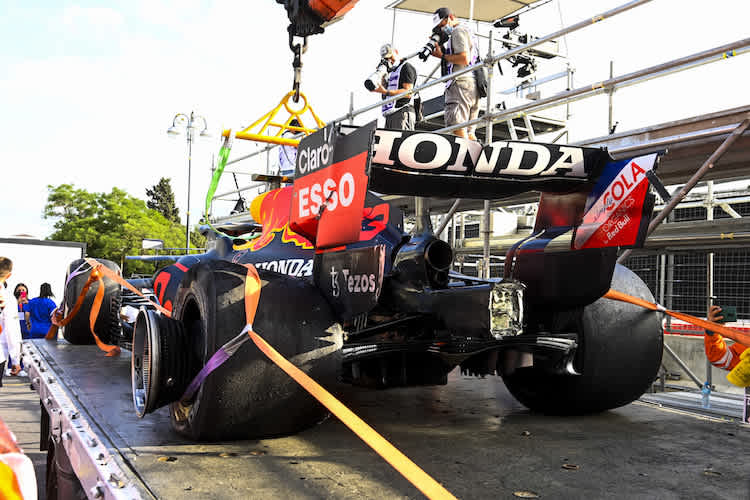 Reifenschaden am Wagen von Max Verstappen