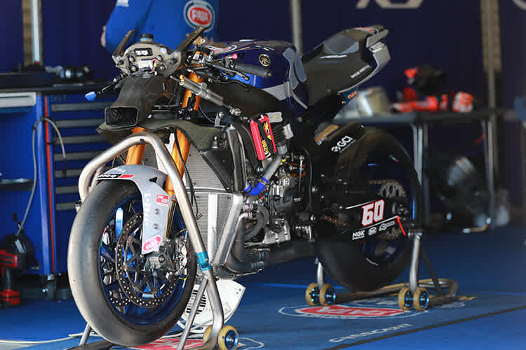 Eine Yamaha R1 kostet die Hälfte der Ducati V4R