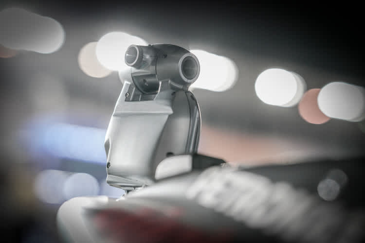 Jede Menge Kameras fangen das Flutlicht-Spektakel für die Fans ein 