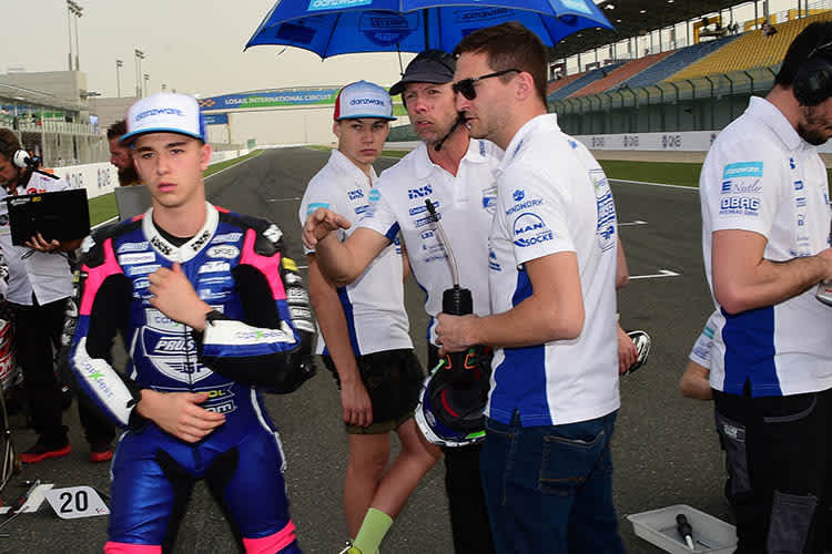 Teamkoordinator Tim Jüstel neben Jason Dupasquier