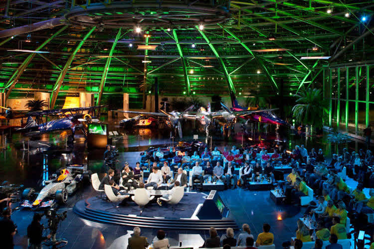 In der ServusTV-Sendung «Sport und Talk aus dem Hangar-7» wird über sportliche Schicksalsschläge gesprochen