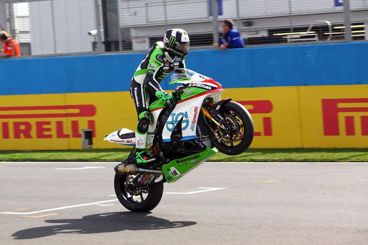 Leon Haslam gewann beide BSB-Läufe in Donington Park
