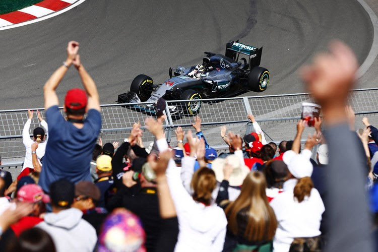 Die kanadischen Fans jubeln Lewis Hamilton zu