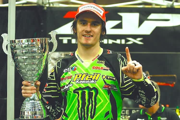 Paul Coates mit seiner Trophäe