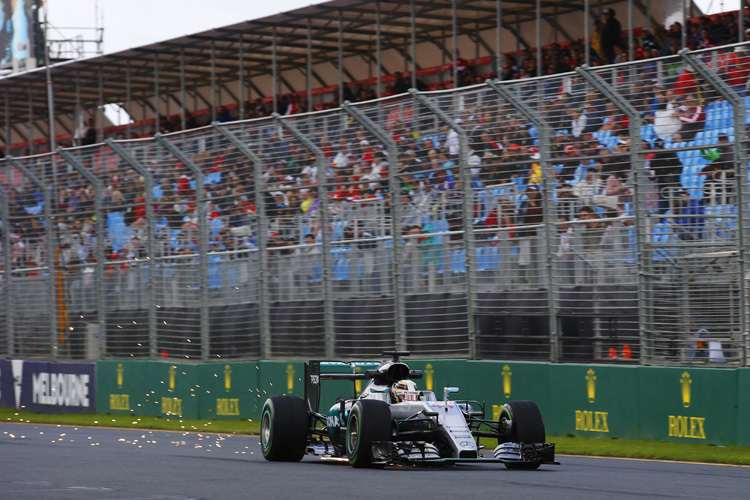 Bestzeit für Weltmeister Lewis Hamilton im ersten Training