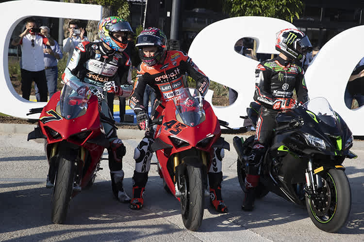 Chaz Davies, Scott Redding und Johnny Rea (v.l.) auf Serienmaschinen