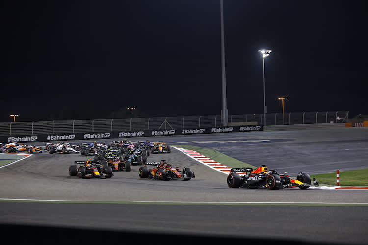 Kurz nach dem Start – Pérez hat einen Rang verloren