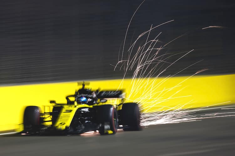 Daniel Ricciardo beim Gewinnen von 5 Millimetern