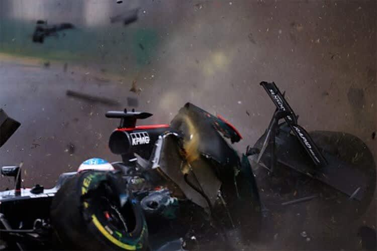 Die Saison von McLaren-Honda begann katastrophal: Schlimmer Unfall von Fernando Alonso