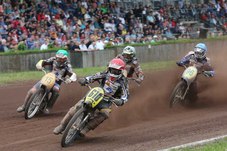 Joonas Kylmäkorpi (610) gegen Michael Härtel (15) und Dimitri Bergé (96)