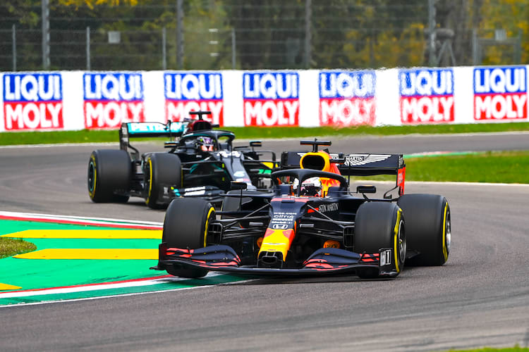 Max Verstappen in Imola 2020 vor Lewis Hamilton