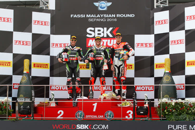 Die Top-3 des ersten Rennens: Jonathan Rea, Tom Sykes und Chaz Davies (v.l.)