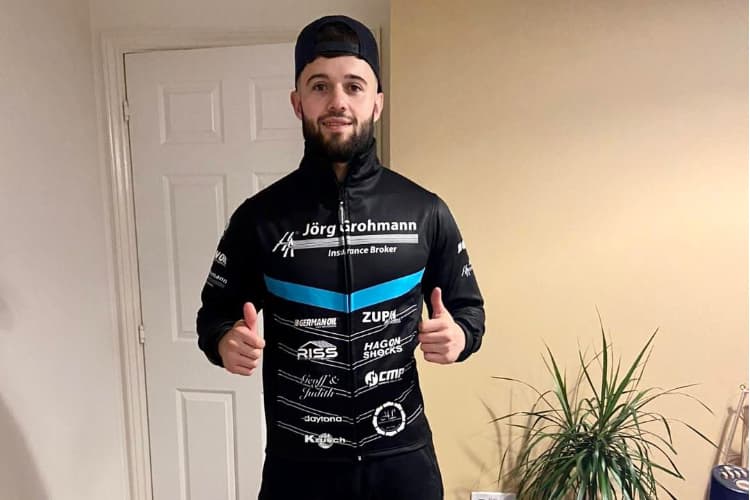 Erik Riss: Der Hand geht es gut, der Fuß ist in Gips