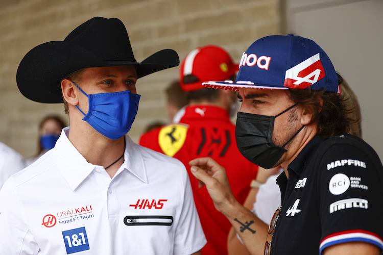 Mick Schumacher und Fernando Alonso