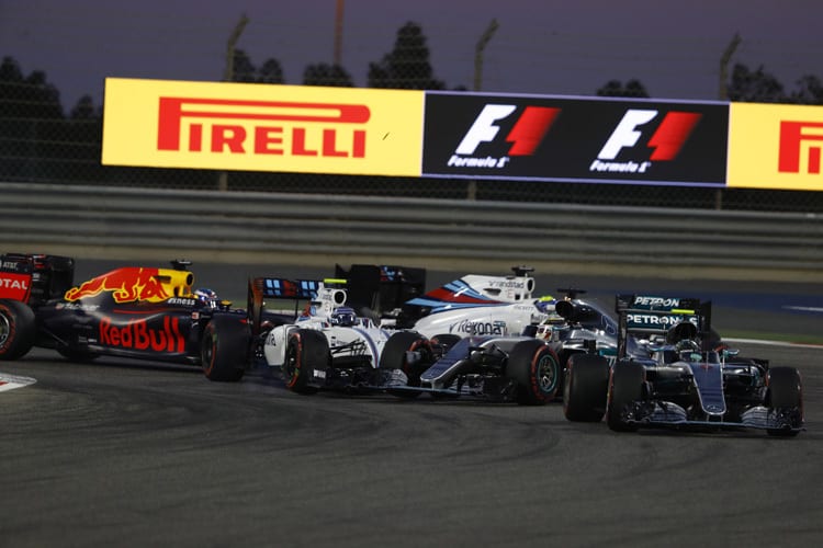 Lewis Hamilton ist von Valtteri Bottas angeschubst worden