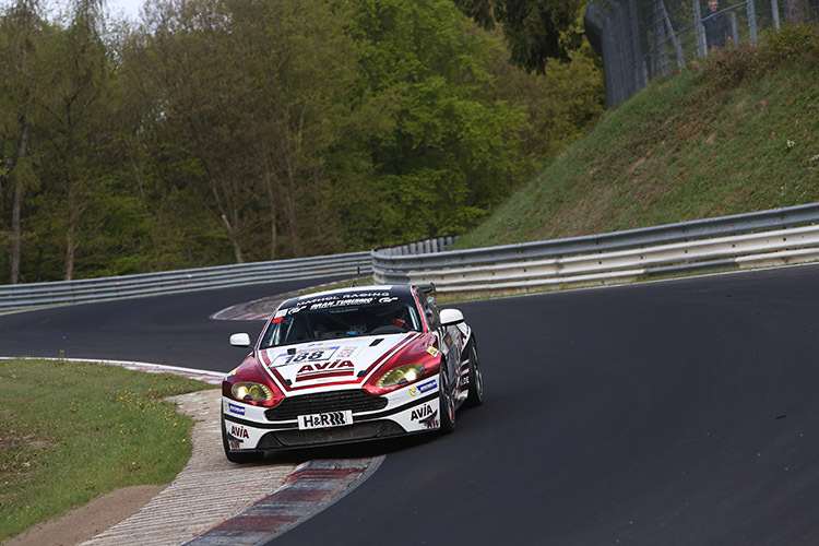 Der Aston Martin von Avia Racing peilt den Klassensieg an