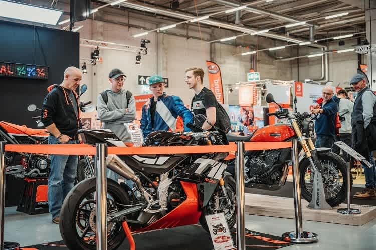 Nicht nur die ergraute Generation, auch junge Motorradfahrer besuchten das Motofestival in Bern