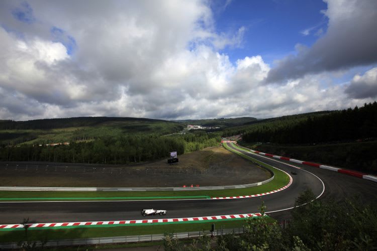 Dunkle Wolken über Sauber