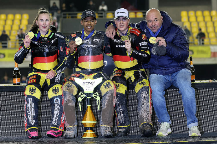 Das deutsche Goldteam (v.l.): Hannah Grunwald, Mario Häusl, Norick Blödorn und Sascha Dörner