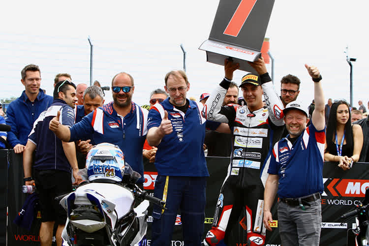 Ein starkes Team: Markus Reiterberger und die Truppe von alpha Racing Van Zon BMW