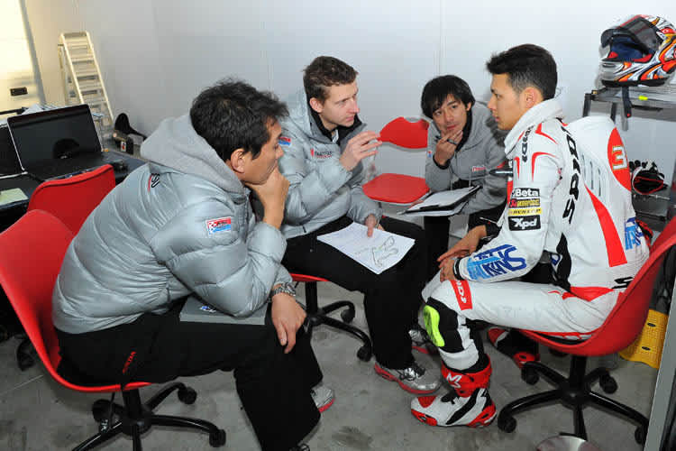 Takaaki Nakagami (re.): Im japanischen Team wird anders gearbeitet als bei Italtrans