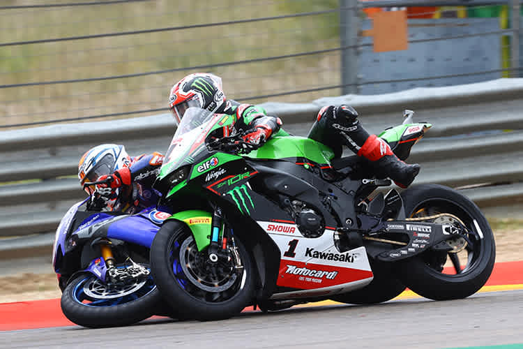 Aragon im Mai: Gerloff will Rea überholen, stürzt und kollidiert mit dem Champion