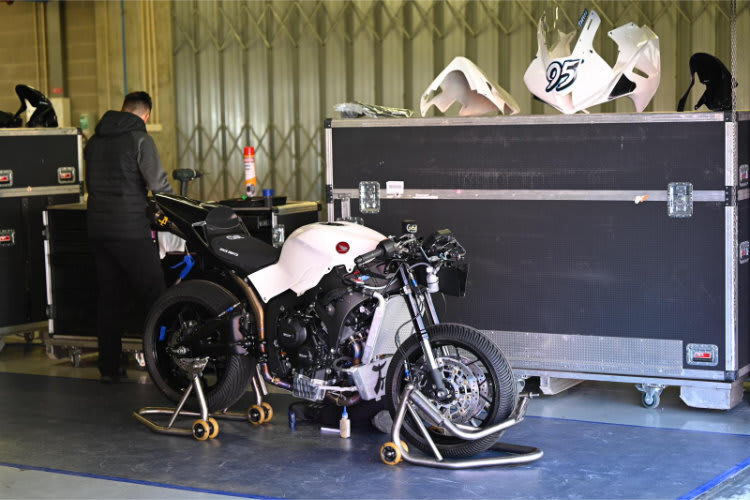 In Portimao sind die Supersport-Honda weitgehend Serie