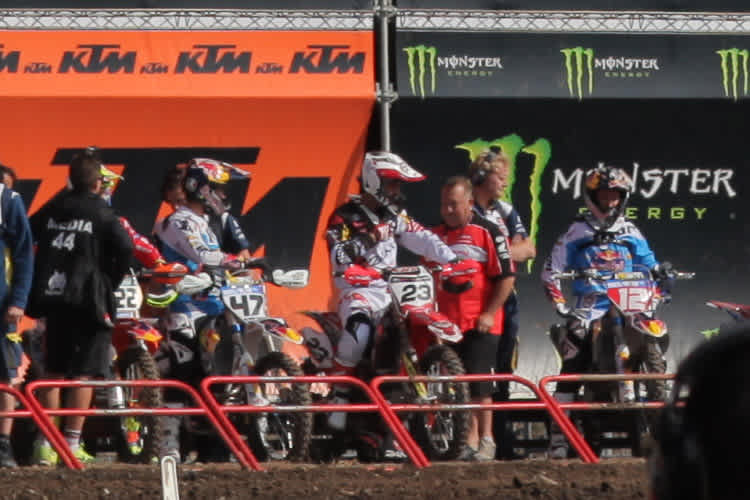 Max Nagl (12) am Start zum Qualifikationsrennen