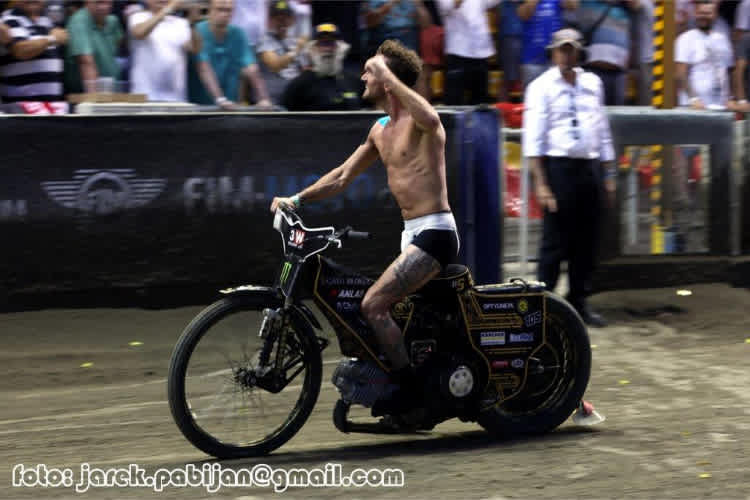 Anders Thomsen: Ehrenrunde in Unterhose