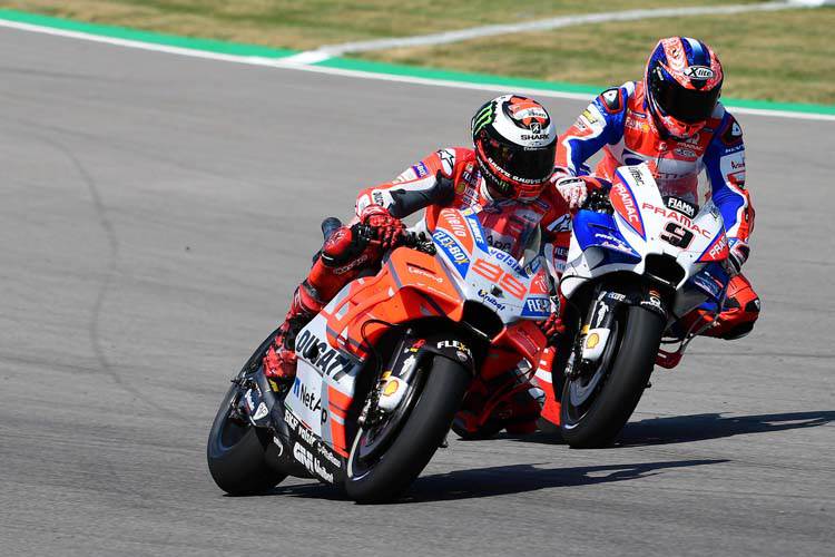 Jorge Lorenzo (99) gegen Danilo Petrucci