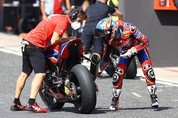 Die Honda Fireblade wurde nicht auf Pirelli-Reifen entwickelt