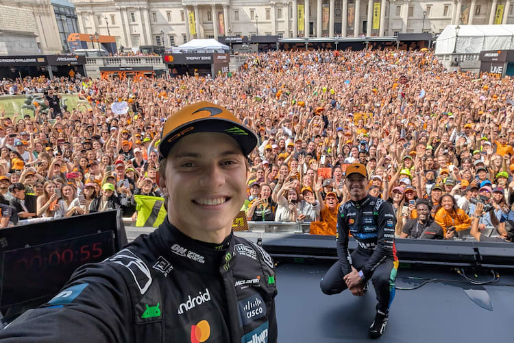 Oscar Piastri kann auch Selfies