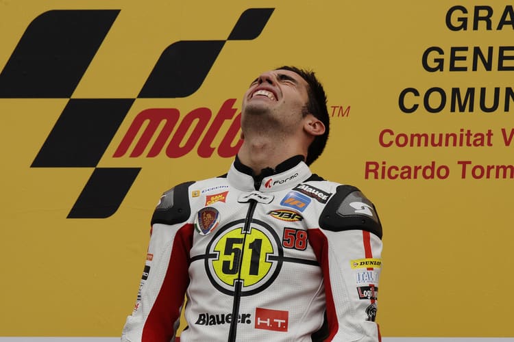 Pirro blickt zu seinem himmlischen Helfer