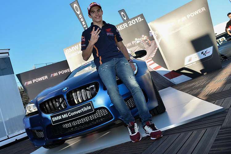 Marc Márquez mit seinem neuen BMW M6 Cabrio 