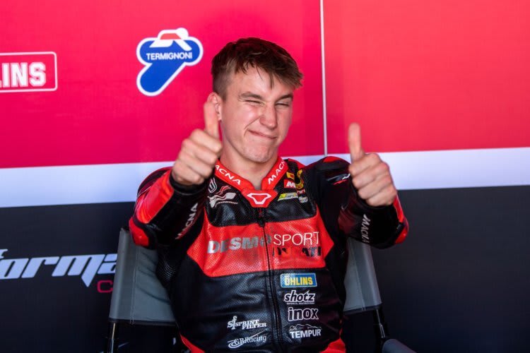 Daumen hoch: Die Saisonvorbereitung von Oli Bayliss läuft auf Hochtouren