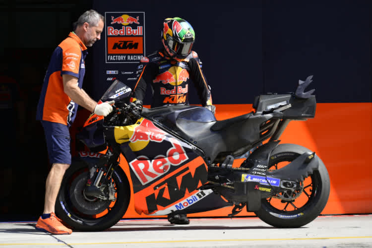 Brad Binder grübelt über seine KTM