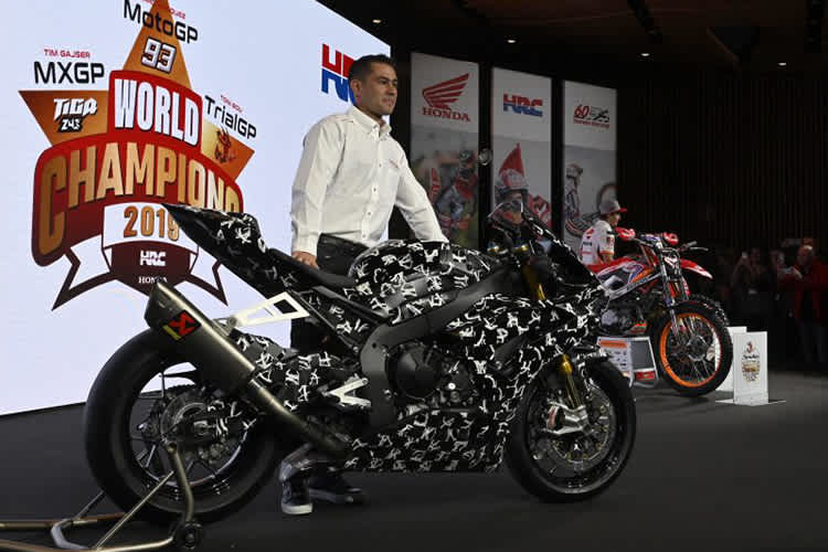 Leon Haslam mit der neuen Honda Fireblade