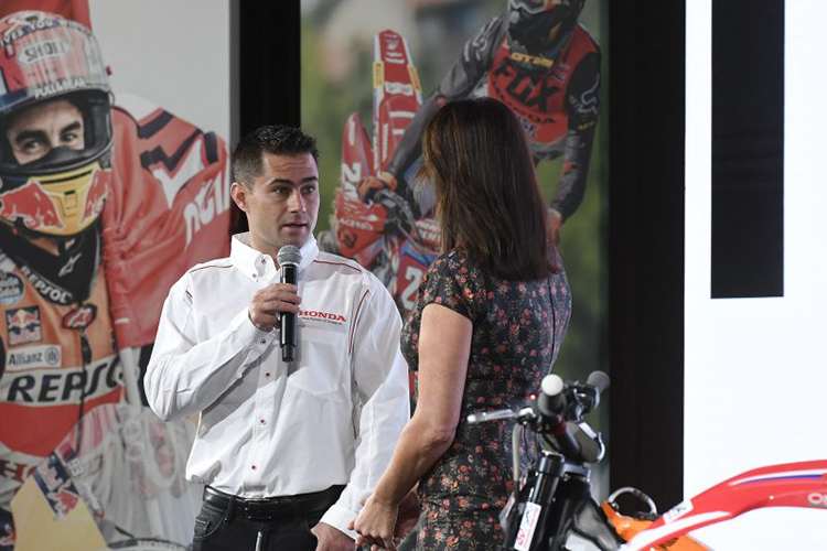 Leon Haslam bei der offiziellen Präsentation