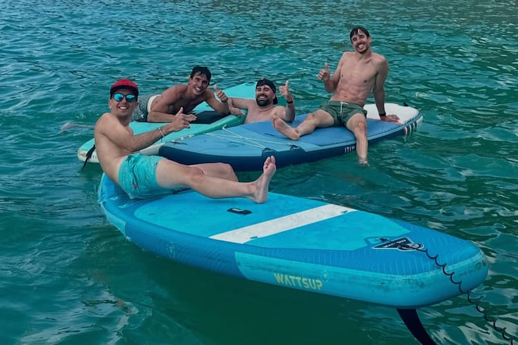 Alex Márquez mit Bruder Marc und Freunden