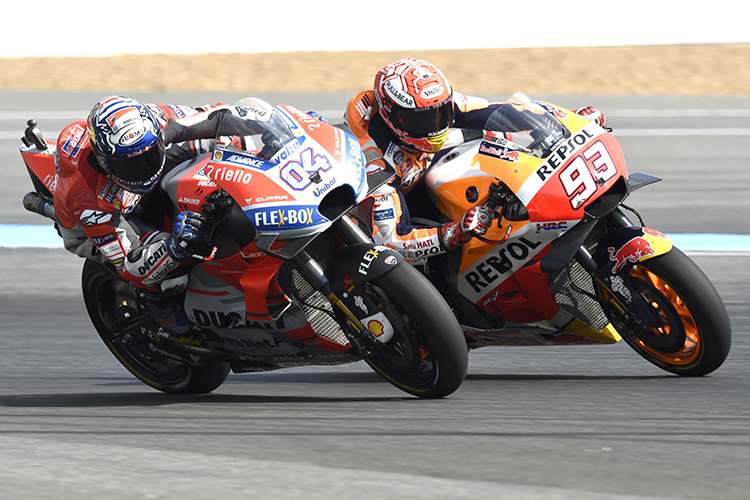 Erbittertes Duell: Andrea Dovizioso (04) gegen Marc Marquez