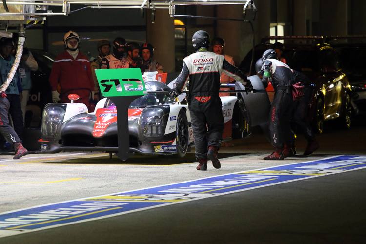 Der Toyota TS050 Hybrid wird auch in Bahrain wieder bei Dunkelheit die Box anlaufen