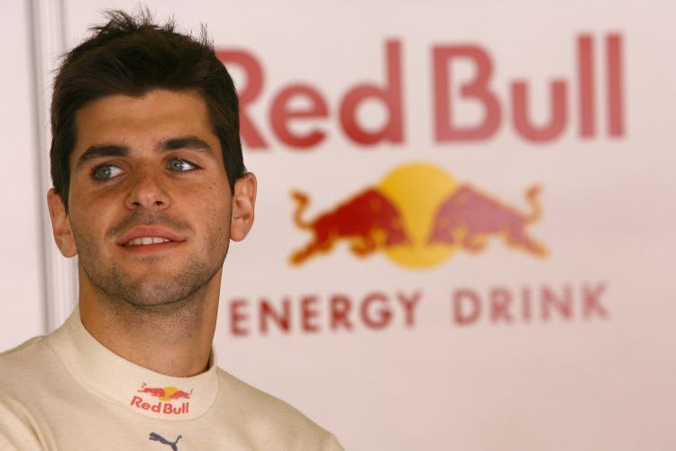 Jaime Alguersuari steigt bei Red Bull auf.