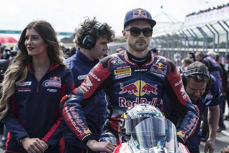 Leon Camier (Red Bull Honda) geht von Startplatz 1 ins Rennen
