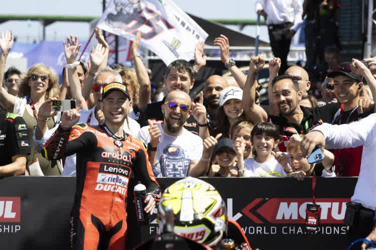 Ducati jubelt mit Alvaro Bautista