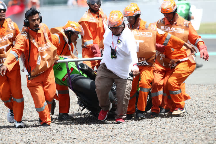 Die Streckenposten in Mandalika hatten viel zu tun