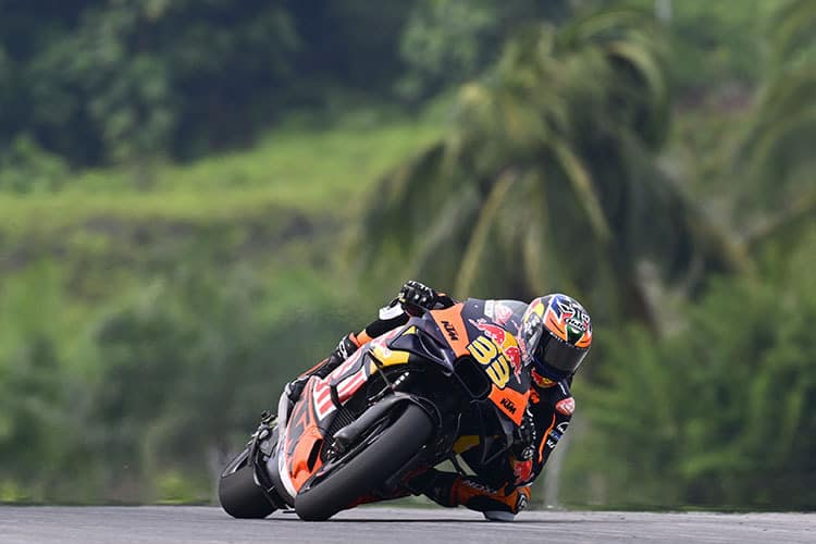 Plattfuß bremst Binder: Den restlichen Tag arbeitete er an der Elektronik-Abstimmung.