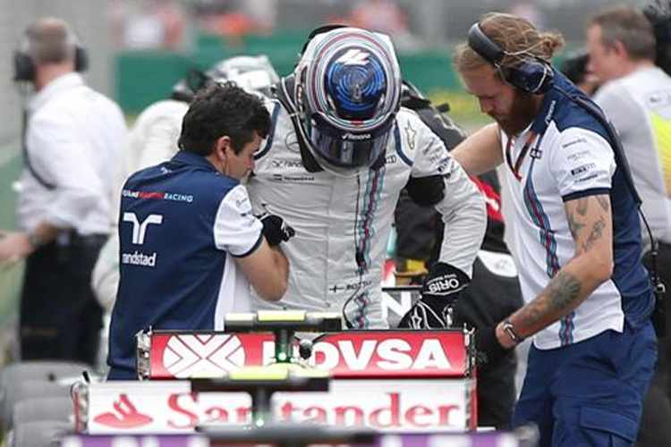 Valtteri Bottas nach dem Abschlusstraining in Australien: grosse Schmerzen